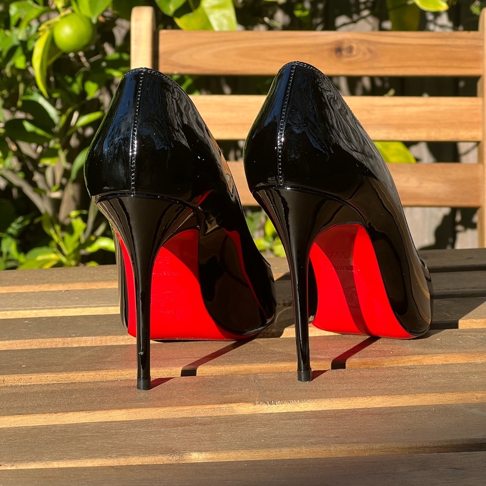 CHRISTIAN LOUBOUTIN Décolleté 554 100 patent-leather pumps size 35.5